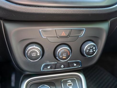 Used 2018 Jeep Compass Latitude w/ Cold Weather Group image 28