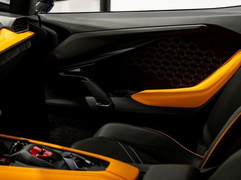 Used 2024 Lamborghini Revuelto AWD/4WD image 35