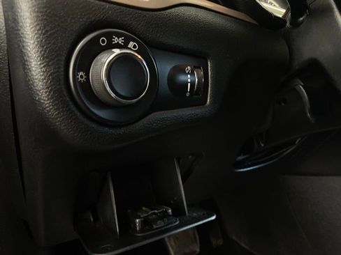 Used 2017 Jeep Cherokee Sport image 27