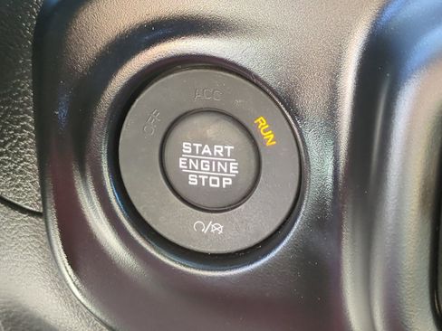 Used 2023 Jeep Wrangler Unlimited Sahara image 21