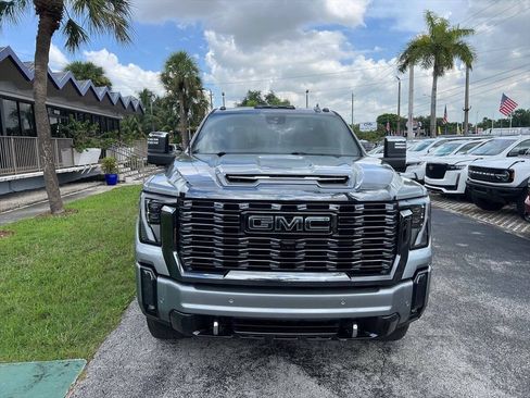 Used 2024 GMC Sierra 2500 Denali Ultimate AWD/4WD image 3