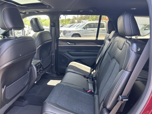 New 2026 Jeep Grand Cherokee L 2WD image 33