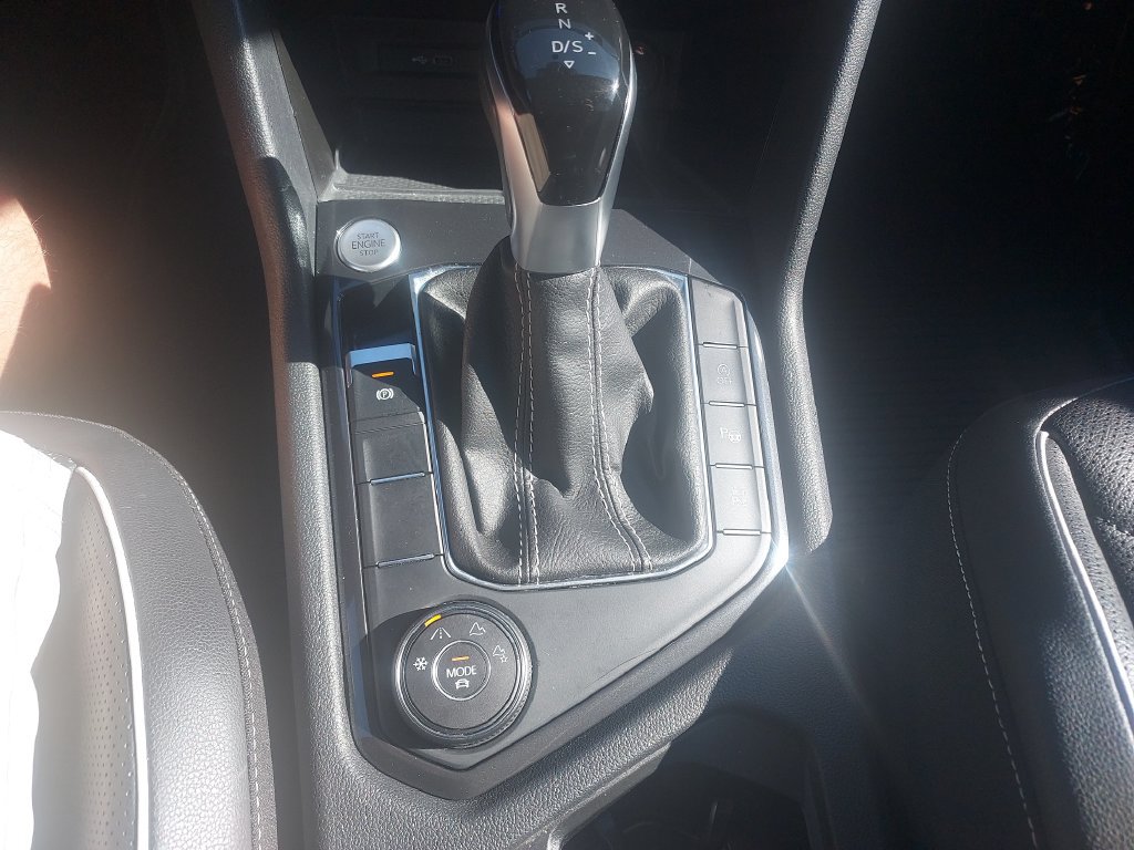 Used 2023 Volkswagen Tiguan SEL R-Line AWD/4WD image 19