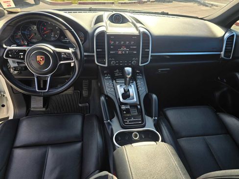 Used 2018 Porsche Cayenne Platinum Edition image 23