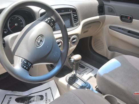 Used 2010 Hyundai Accent GLS w/ Premium Pkg 4 FWD image 17