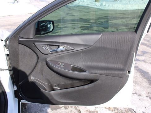 Used 2017 Chevrolet Malibu LT image 22