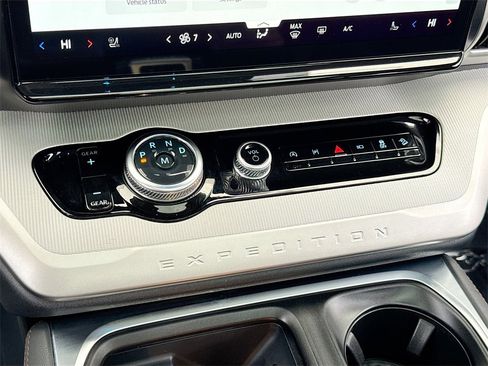 Used 2025 Ford Expedition Active image 25