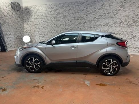 Used 2018 Toyota C-HR XLE image 4
