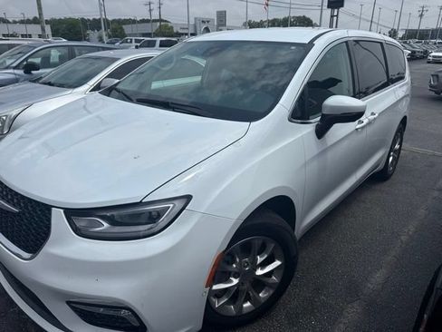 Used 2023 Chrysler Pacifica Touring-L AWD/4WD image 7