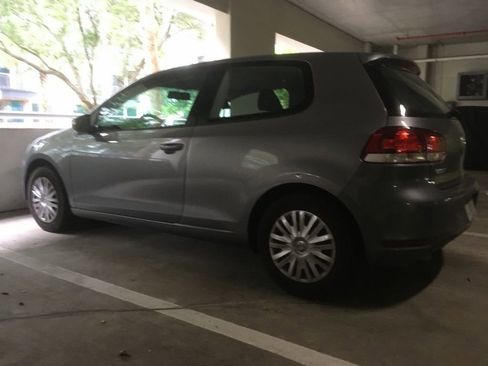 Used 2010 Volkswagen Golf 2-Door FWD image 2