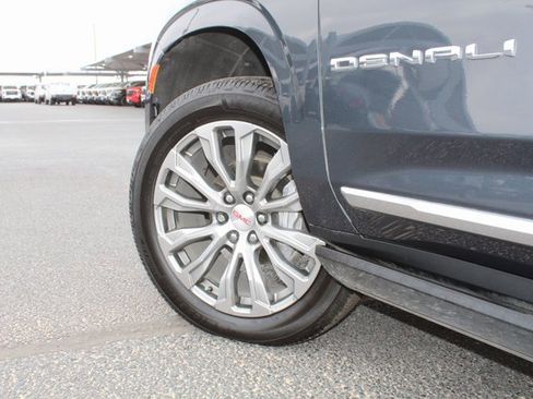 Used 2021 GMC Yukon Denali w/ Denali Premium Package image 14