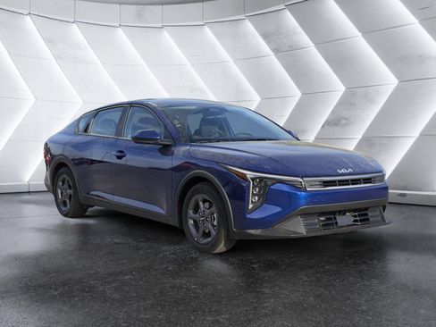Used 2025 Kia K4 LXS image 1