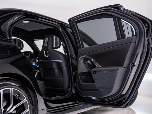 Used 2025 BMW 740i xDrive image 16