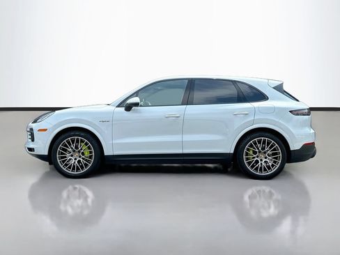 Certified 2023 Porsche Cayenne Platinum Edition AWD/4WD image 2
