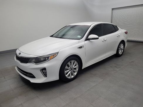 Used 2018 Kia Optima S image 2