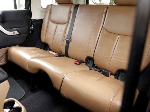 Used 2013 Jeep Wrangler Unlimited Rubicon w/ Connectivity Group image 11