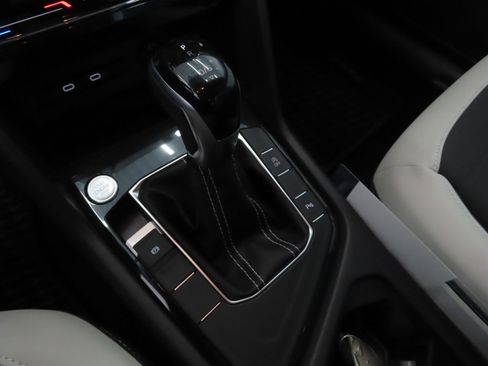 New 2025 Volkswagen Taos SE image 17