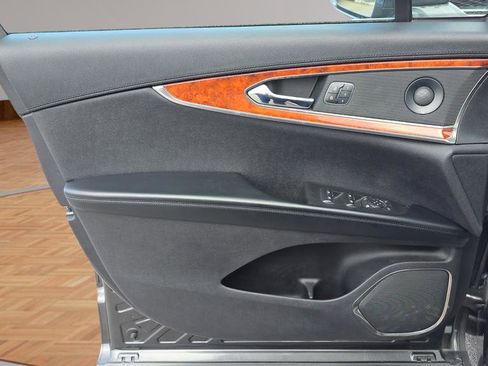 Used 2020 Lincoln Nautilus Reserve w/ Equipment Group 201A image 9