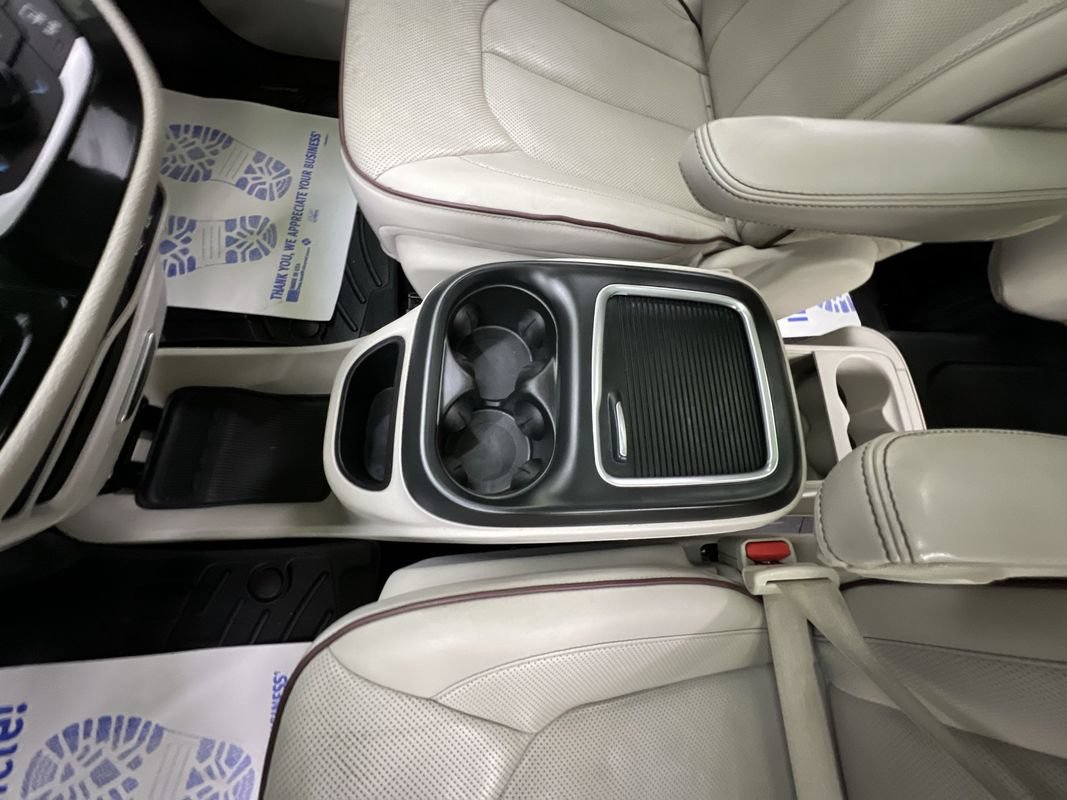 Used 2020 Chrysler Pacifica Limited FWD image 26
