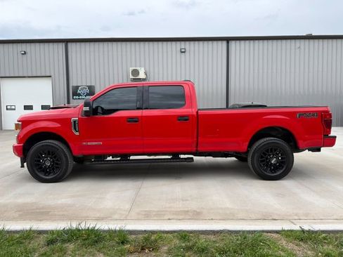 Used 2022 Ford F250 XLT w/ Black Appearance Package AWD/4WD image 4