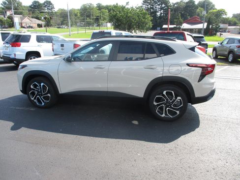 New 2026 Chevrolet Trax RS w/ Sunroof Package image 4