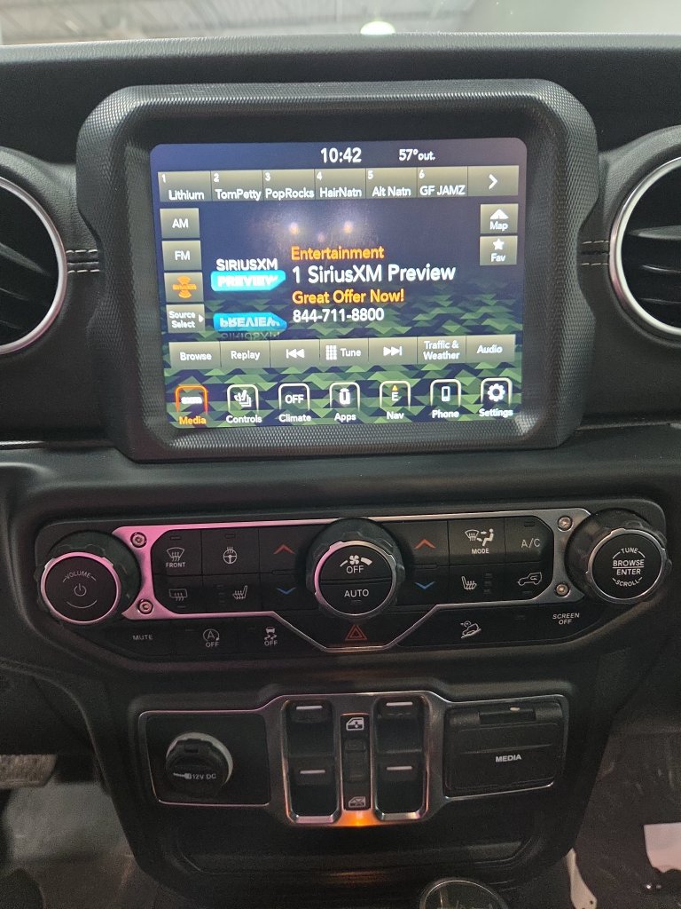 Used 2020 Jeep Wrangler Unlimited Sahara AWD/4WD image 5