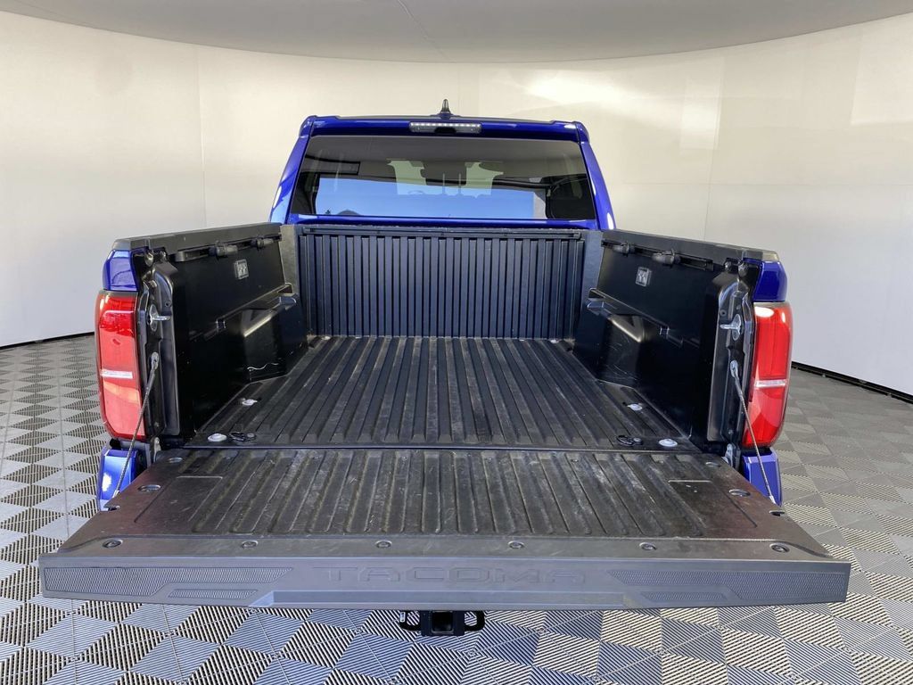 Used 2025 Toyota Tacoma TRD Off-Road AWD/4WD image 8