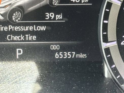 Used 2023 Toyota Highlander LE FWD image 16