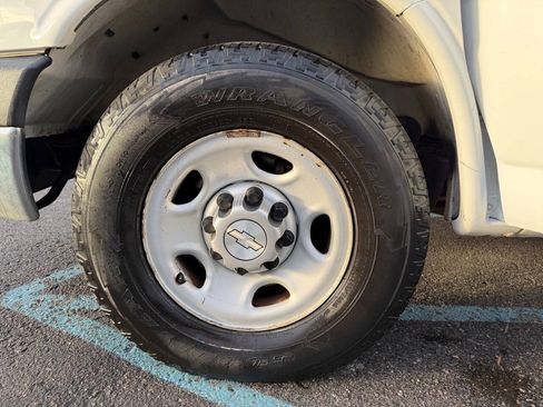 Used 2014 Chevrolet Express 2500 RWD image 27
