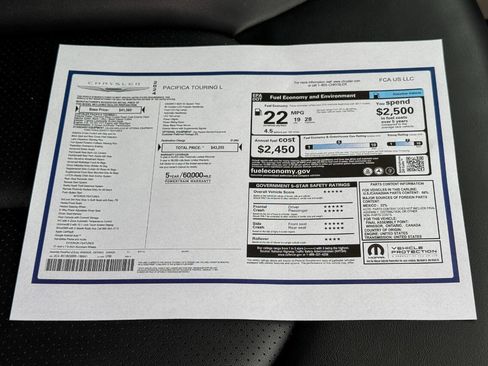 Used 2024 Chrysler Pacifica Touring-L image 38