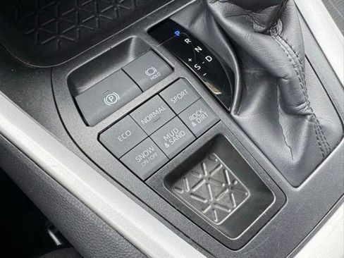 Certified 2025 Toyota RAV4 XLE AWD/4WD image 15