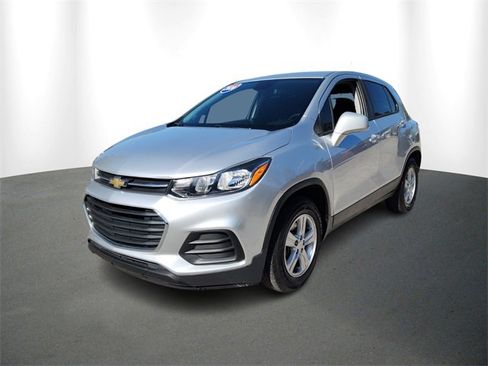 Used 2020 Chevrolet Trax LS image 2