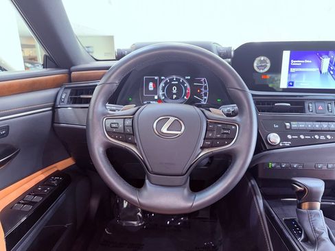 Certified 2025 Lexus ES 350 w/ Premium Package FWD image 17