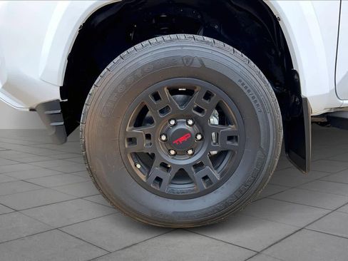 Used 2023 Toyota Tacoma TRD Sport w/ Technology Package image 11