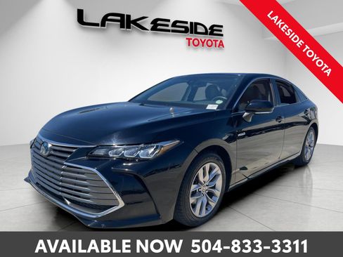 Used 2021 Toyota Avalon XLE w/ Moonroof Package image 2