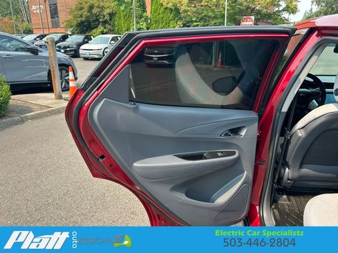 Used 2018 Chevrolet Bolt LT FWD image 31