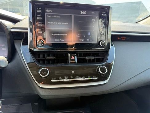 Used 2020 Toyota Corolla LE image 18