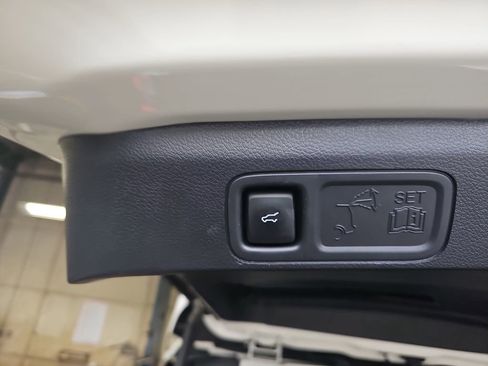 Used 2024 Ford Expedition Limited AWD/4WD image 13