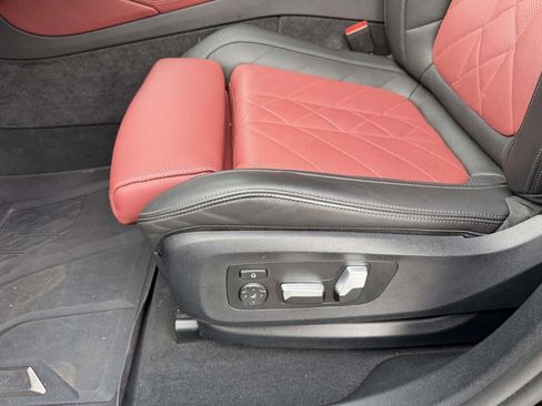 Used 2024 BMW X6 xDrive40i w/ Executive Package image 17