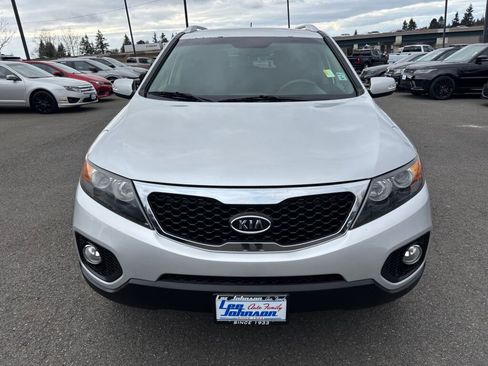 Used 2013 Kia Sorento LX w/ Convenience Pkg image 2