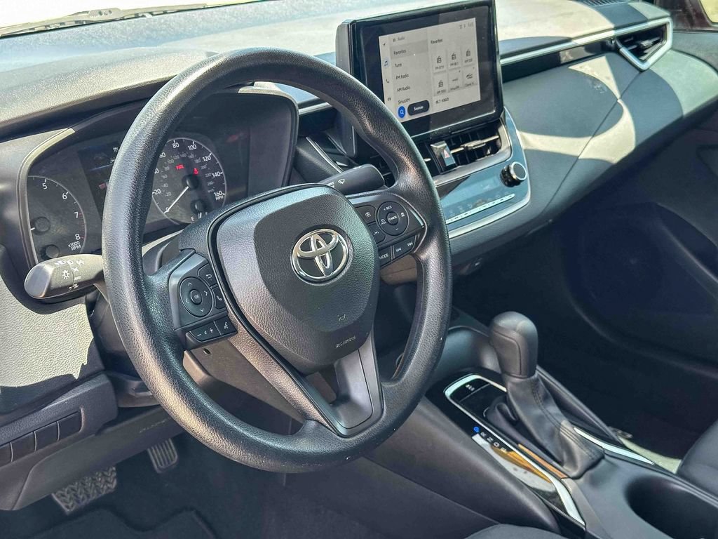 Used 2025 Toyota Corolla LE FWD image 12