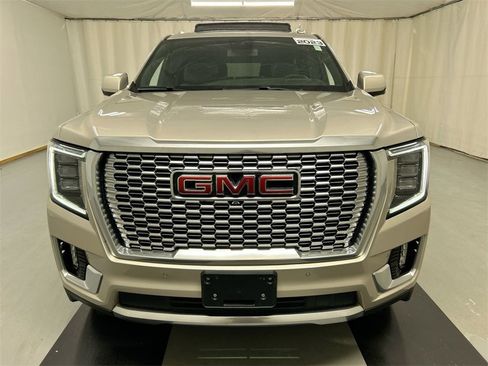 Used 2023 GMC Yukon Denali image 3