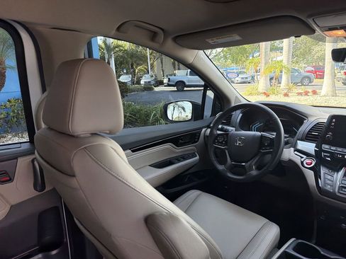 Certified 2024 Honda Odyssey Touring image 17