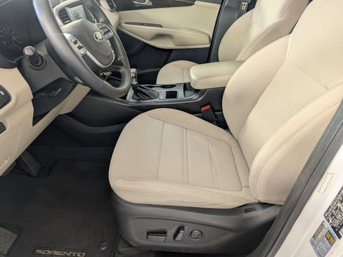 Used 2020 Kia Sorento LX w/ LX I4 Convenience Package FWD image 12