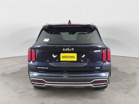 Used 2023 Kia Sorento EX image 4