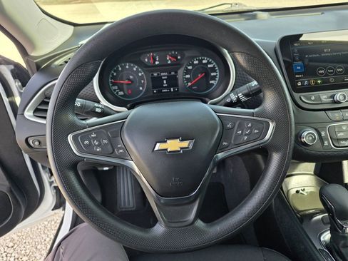 Used 2025 Chevrolet Malibu LS image 14