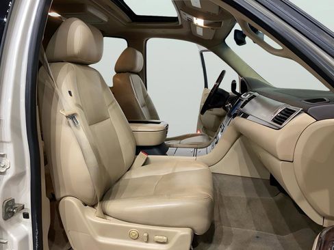 Used 2013 Cadillac Escalade Premium image 10