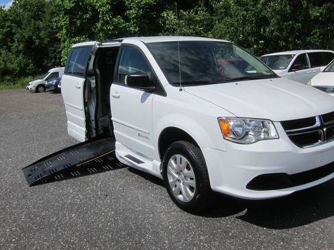 Used 2017 Dodge Grand Caravan SE w/ Power Window Group FWD image 1