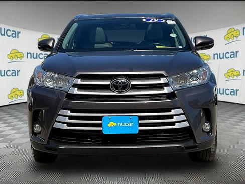 Used 2019 Toyota Highlander XLE image 2