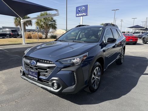 Certified 2025 Subaru Outback Premium w/ Popular Package #1A image 3